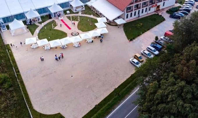 Ezeris House | Pensiunea Casa cu Tei