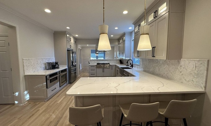 Arlington Ridge House | Pentagon City House. - 6 bedrooms/6 bathrooms