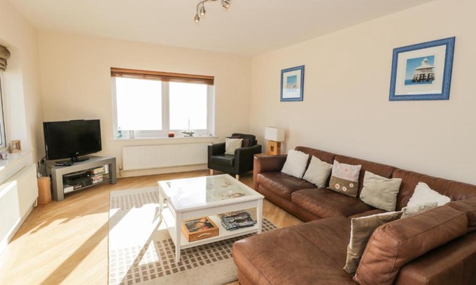 Rhyd-y-clafdy Apartment | Penthouse 18, West End Point