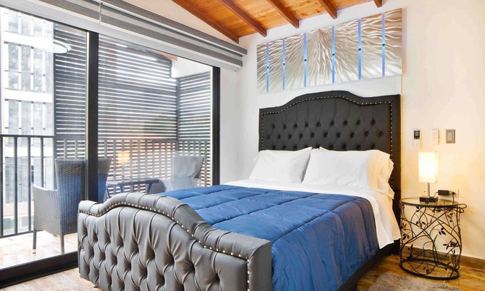 Medellin Apartment | PENTHOUSE 401 ONE BEDROOM HOT TUB BALCONY AC WIFI, Dish Washer 4k TV