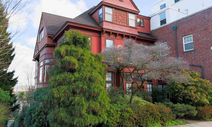 New Tacoma Apartment | Penthouse Apartment in an 1890 Mansion