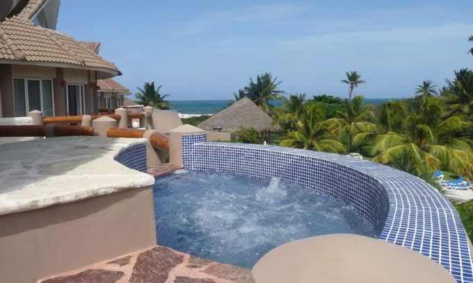 Cabarete Apartment | Penthouse apartment right on the beach Oasis del Sol
