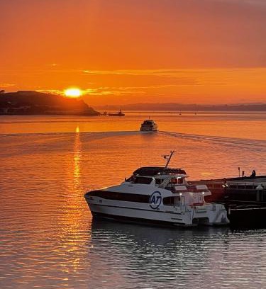 Auckland Central Business District Apartment | Penthouse apartment with stunning Harbour views