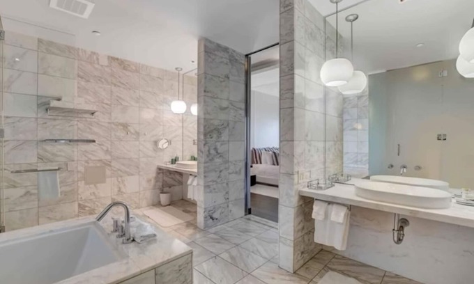 Las Vegas Condo | Penthouse at the Palm Place/Ski View of the Las Vegas strip/Jacuzzi