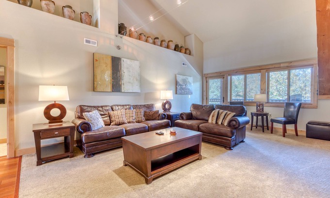Government Camp Condo | Penthouse condo w/mountain views & shared pool/hot tub - close to ski access