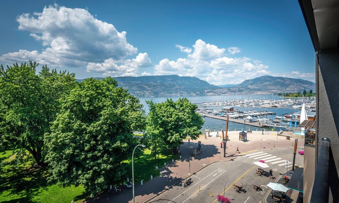 Kelowna Central Business District Condo | Penthouse Condo with vaulted ceiling on the Lakefront Downtown Kelowna