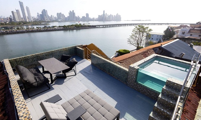 Casco Viejo Apartment | Penthouse deluxe, 360º views and glass pool