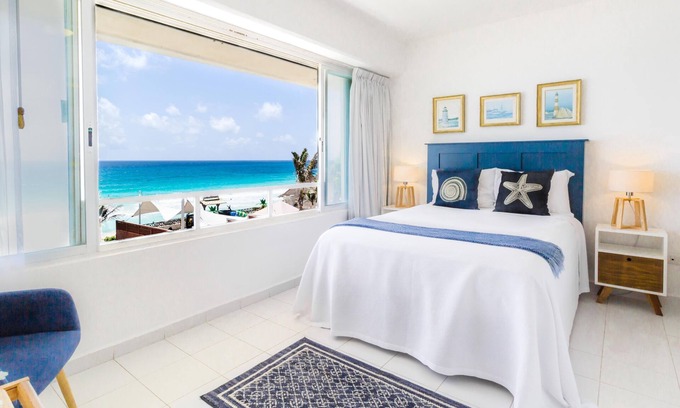 Zona Hotelera Apartment | PENTHOUSE FACING THE SEA, STEPS TO THE BEACH