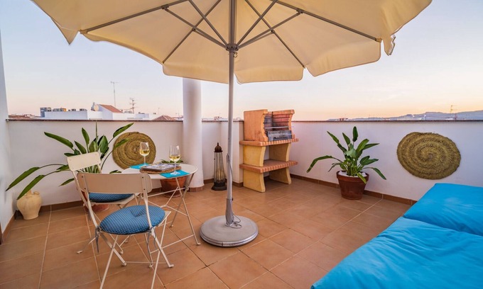 Rio Velez Apartment | Penthouse in the historic center of Vélez-Málaga. Free parking in building.