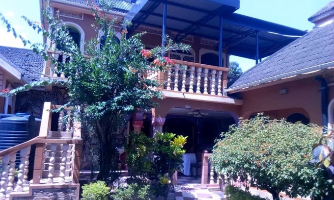 Moyo House | Penthouse Inn