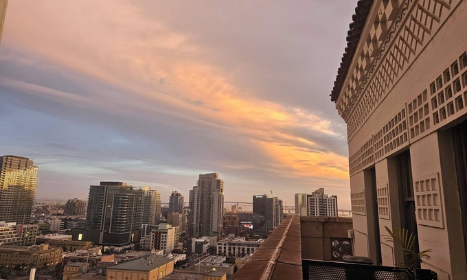 East Village Apartment | Penthouse loft apartment in downtown San Diego with WiFi, fitness room