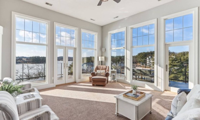 Lake Delton Condo | Penthouse Paradise at Delton Grand