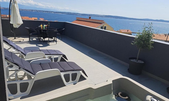 Kali Apartment | Penthouse Petra with hot tub