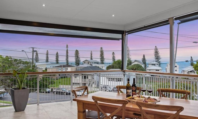 Scarborough Apartment | Penthouse - Scarborough beach break holidays