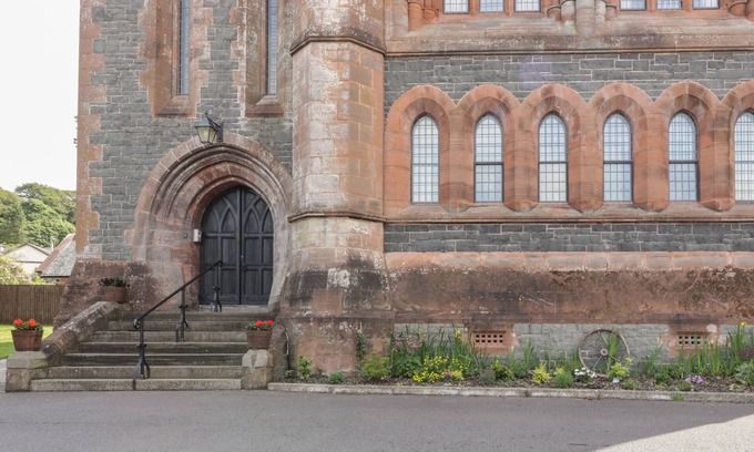 Moffat Apartment | PENTHOUSE ST. MARY'S CHURCH, pet friendly in Moffat