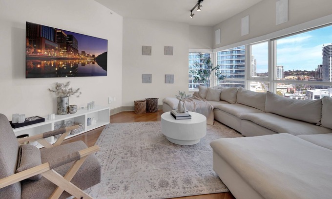 Marina District Condo | Penthouse Views 2BR/2BA High-Rise Retreat