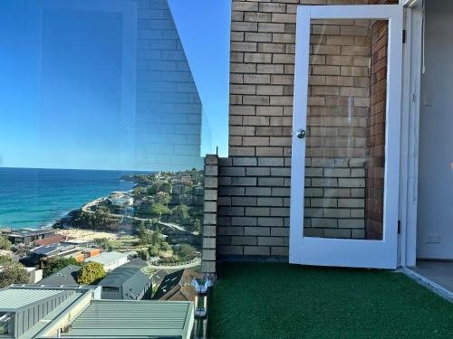 Tamarama Apartment | Penthouse with Beach View