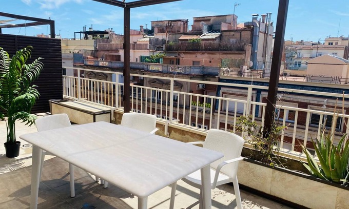 El Putget i Farro Apartment | PENTHOUSE WITH LARGE TERRACE IN THE CENTER OF BARCELONA
