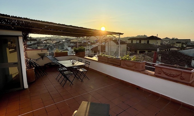 Oltrarno Apartment | Penthouse with magnificent terrace 2 minutes from Ponte Vecchio
