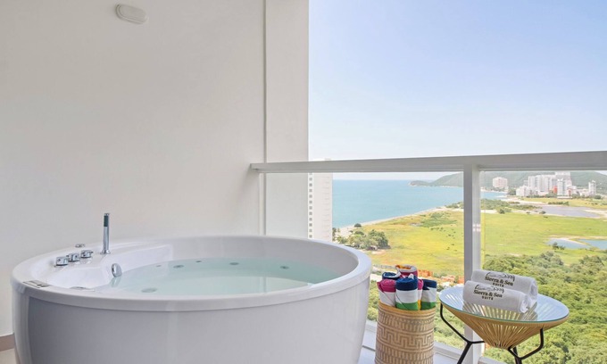 Santa Marta Apartment | Penthouse with Private Jacuzzi, Stunning Beach & Mountain Views – 2 min to Beach
