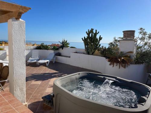 Torreblanca Apartment | Penthouse with Private Roof terrace and jacuzzi