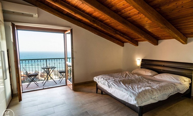Finale Ligure Apartment | Penthouse with Sea View Balcony