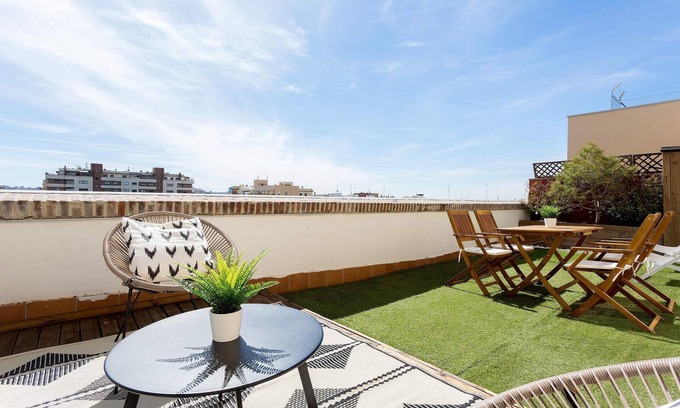 Palos de la Frontera Apartment | Penthouse with terrace in Madrid. Delicias II