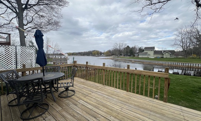 Pentwater Cottage | Pentwater Paradise on Bass Lake