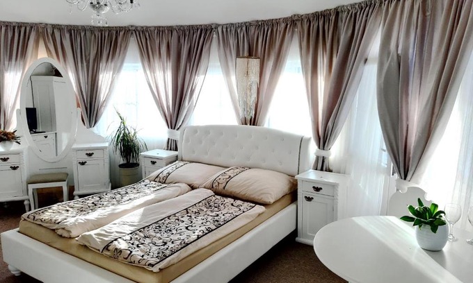 Jachymov House | Penzion a Restaurace Belveder Romantico, Mini-zoo, Free parking