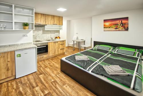 Zajeci House | Penzion bazén víno sklep U Palečků