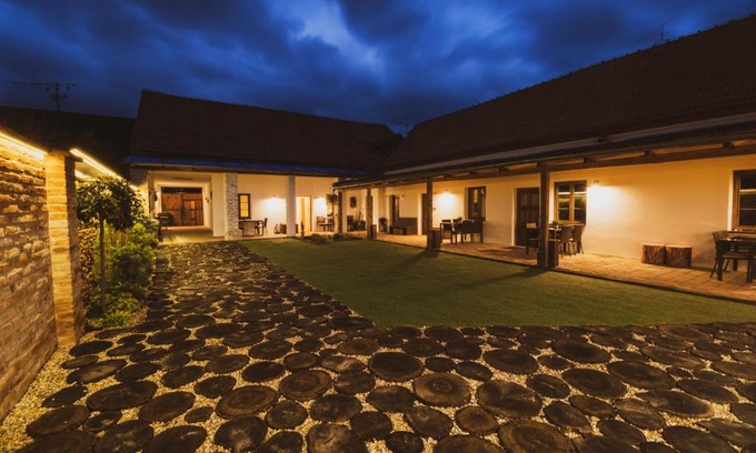 Valtice House | Penzion Castello
