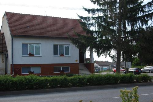 Svatoborice-Mistrin House | Penzion Na Rozcestí