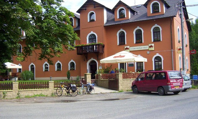 Medonosy House | Penzion U červených vrat