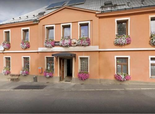 Usti nad Labem-Strekov House | Penzion U Koruny