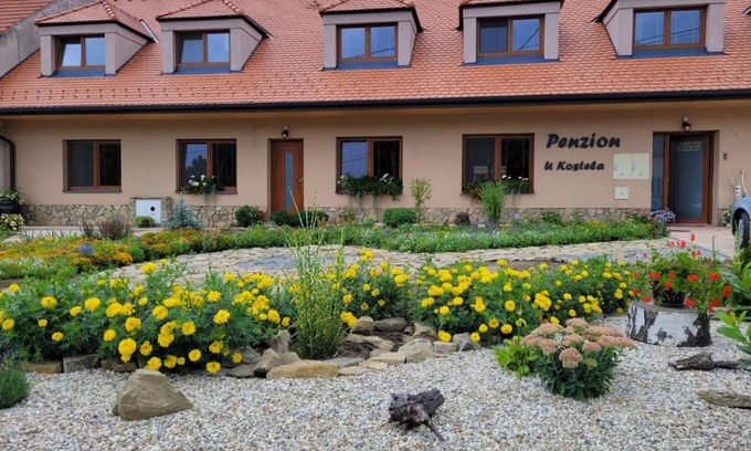 Kuzelov House | Penzion U Kostela