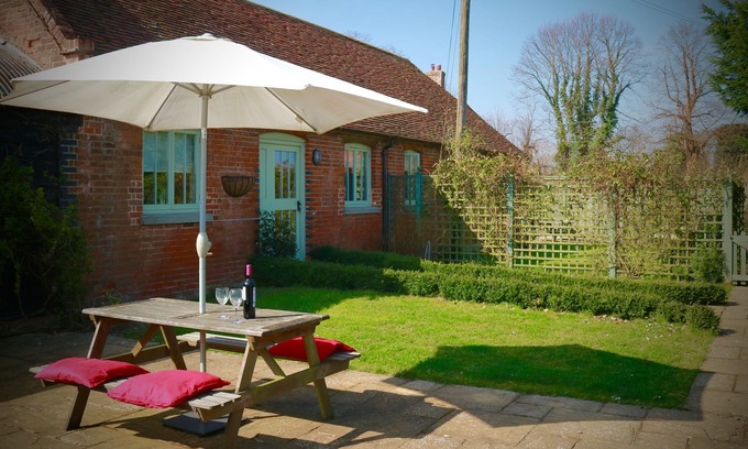 Preston Cottage | Peper is a cosy cottage in the heart of rural Kent. Converted stables.