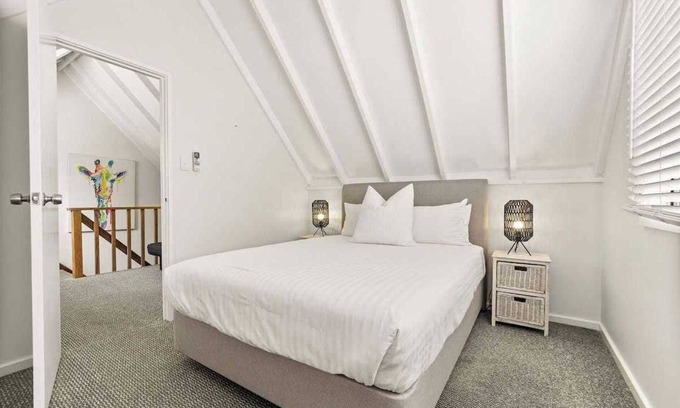 City Of Busselton House | Pepper Cottage - walk to town