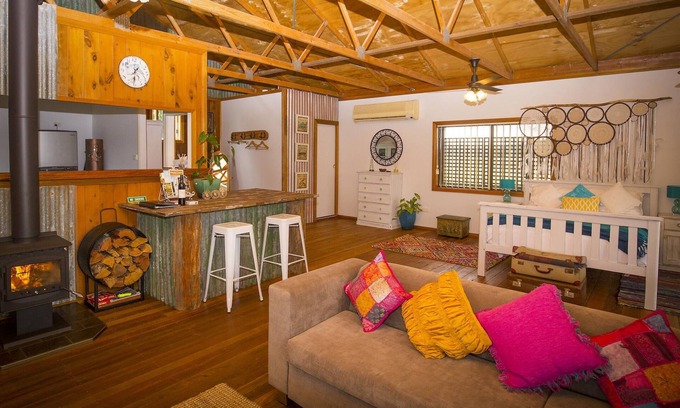 Broke Cottage | Peppercorn Cabin - Cosy cabin just for 2, with fireplace and close to popular wedding venues