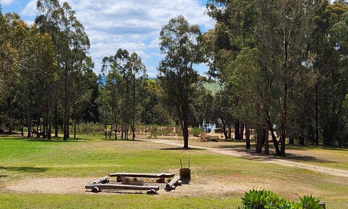 Bonnie Doon House | Peppin Pines Retreat -A Private Oasis, acreage with lake views and room to move!