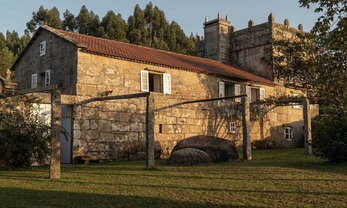 Meis House | Pequeño Pazo Gallego del Siglo Xviii con Piscina