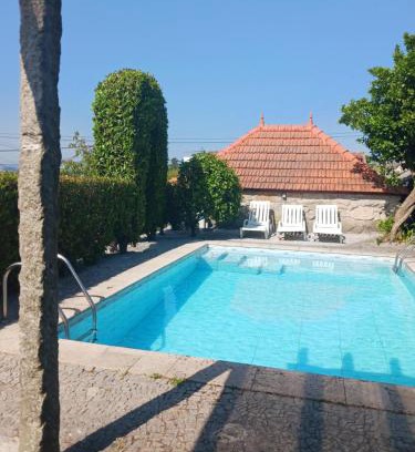 Penafiel House | Pequena Casa rústica com piscina