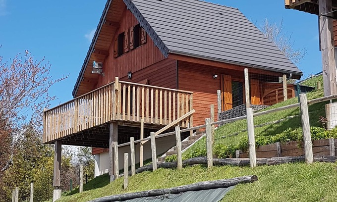 Murat-le-Quaire Ski Chalet | Perce neige mountain chalet with south-facing terrace - sleeps 5