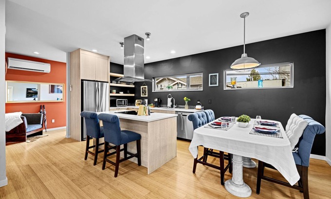 Fremont House | Perch - Indo Haven: Home w/rooftop view of the water/city/Mt.Rainier