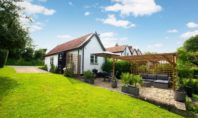 Woodbridge House | Perch Place - One Bedroom House, Sleeps 2