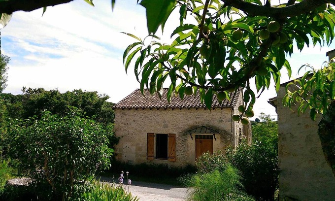 Prayssas House | Perched on the hillsides, stone house restored in the tradition