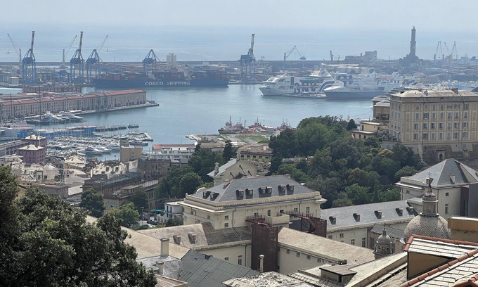 Castelletto Apartment | Perdianahouse Waterfront large apartment in elegant setting