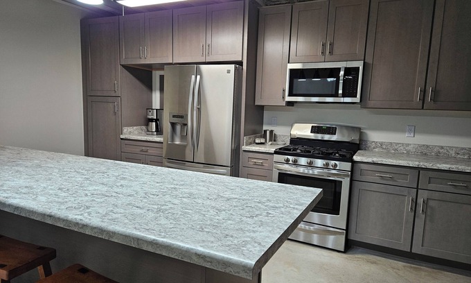 Decker Apartment | Perfect 1-bedroom apartment in Marlette unit 2
