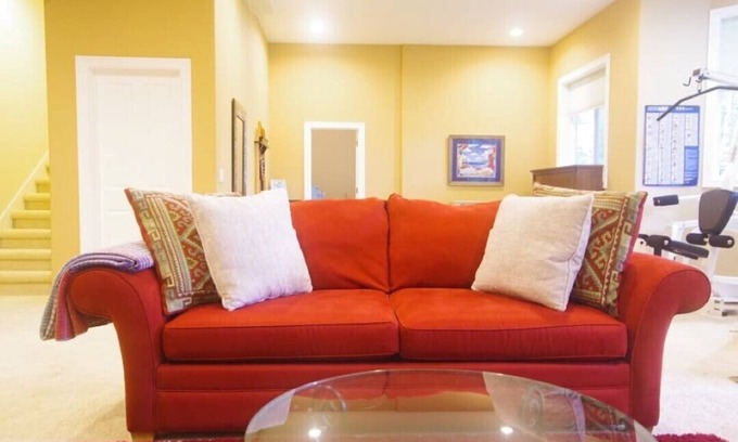 Puyallup House | Perfect 1Br Near Puyallup. Pool Table and Peaceful Yard