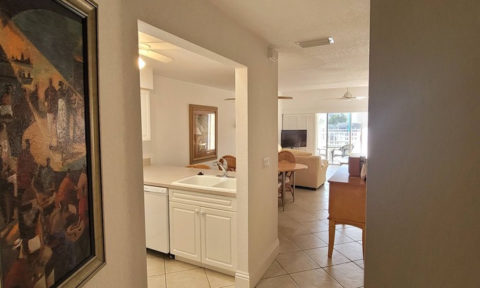 Caloosahatchee Condo | Perfect 2 Bed Getaway with Pool & hot tub, on canal, come and enjoy paradise!