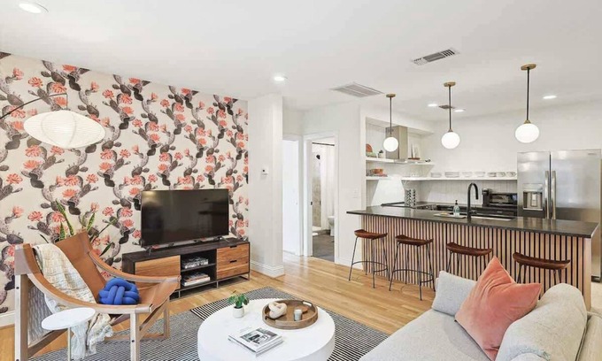 Oak Lawn House | Perfect 2 BR Uptown Dallas